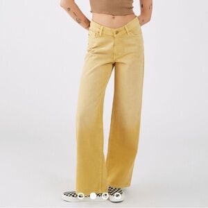 NWT - BDG Dipped V Wide Leg - Size 28 Yellow